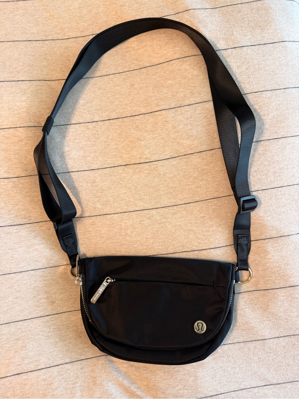 lululemon athletica Black Crossbody Sling Bag 2.5l